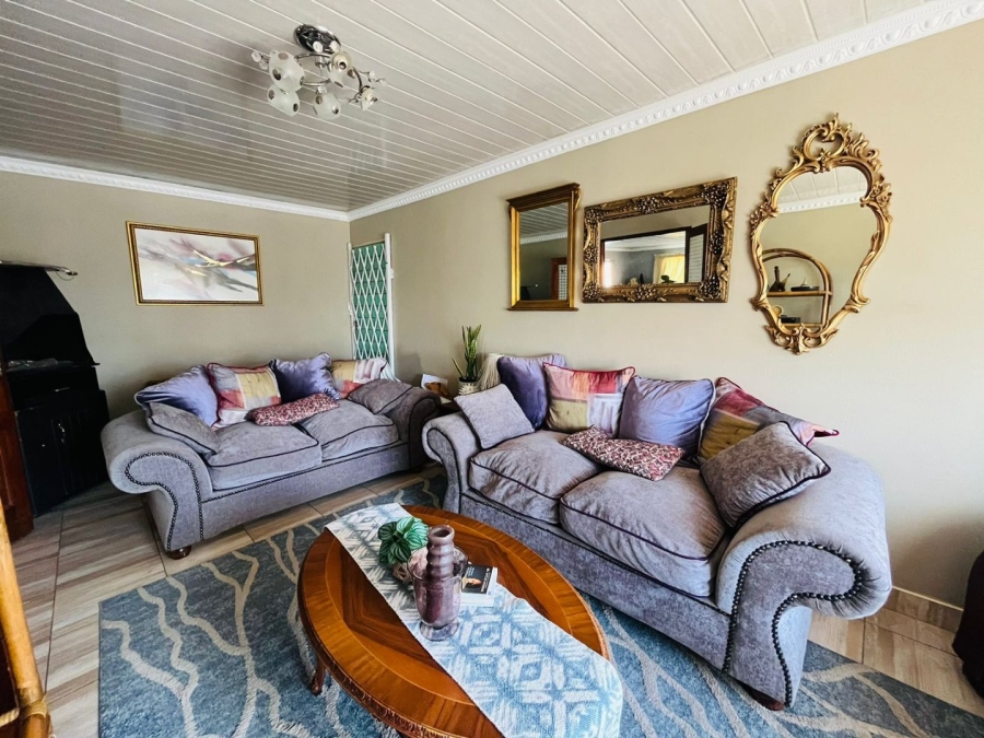 4 Bedroom Property for Sale in Bloemside 3 Free State